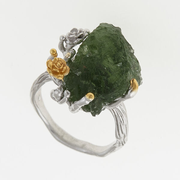 Anello in argento con natural moldavite 9727