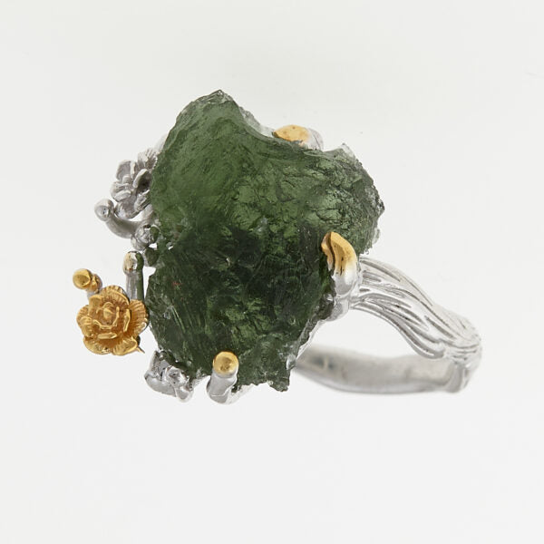 Anello in argento con natural moldavite 9727