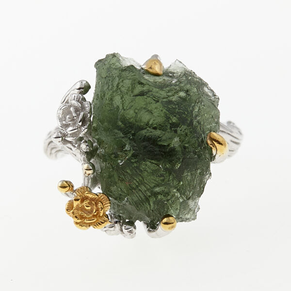 Anello in argento con natural moldavite 9727