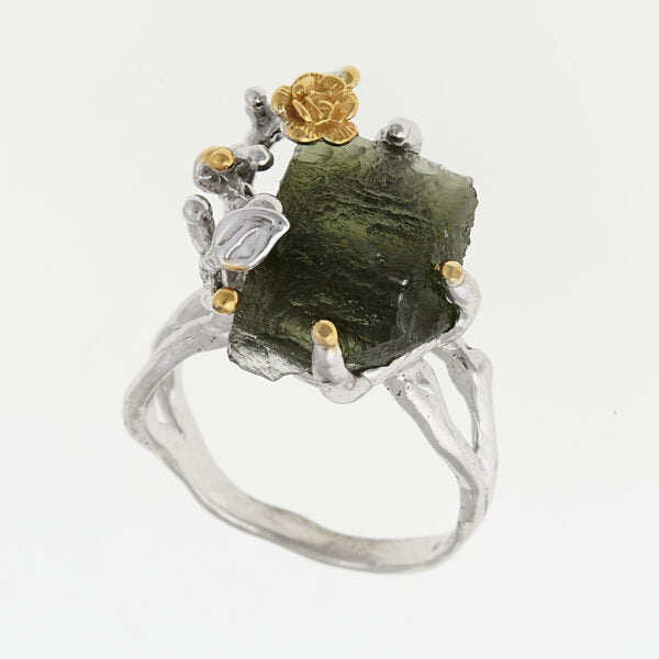 Anello in argento con natural moldavite 9729