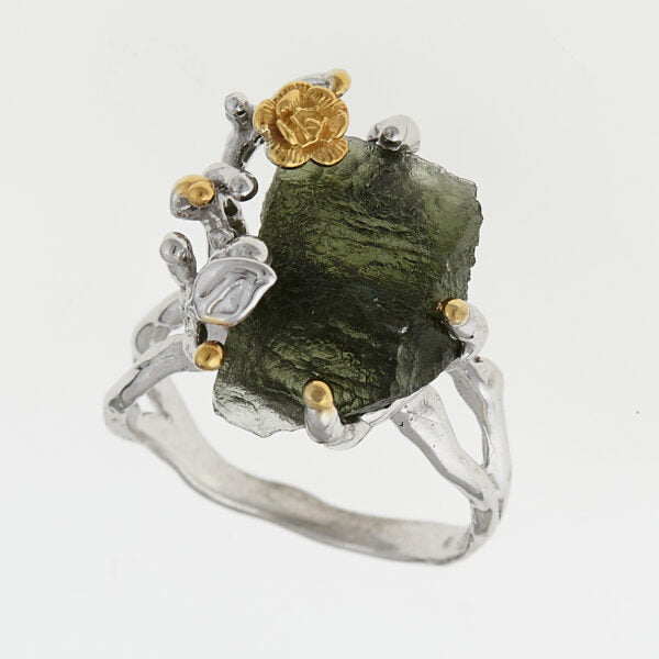 Anello in argento con natural moldavite 9729