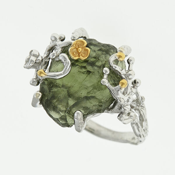 Anello in argento con natural moldavite 9731