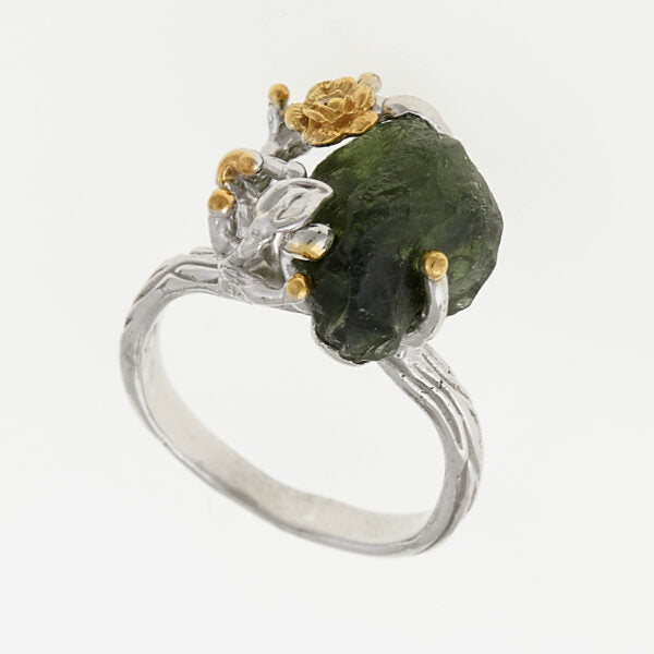 Anello in argento con natural moldavite 9733