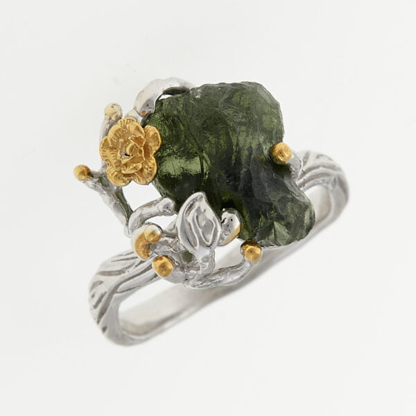 Anello in argento con natural moldavite 9733