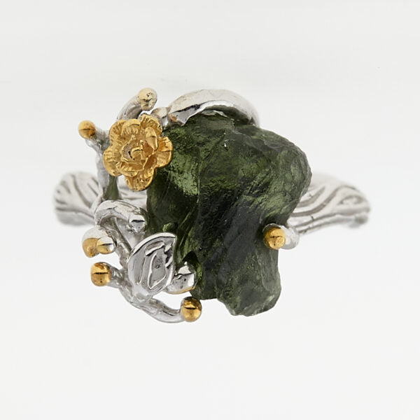 Anello in argento con natural moldavite 9733