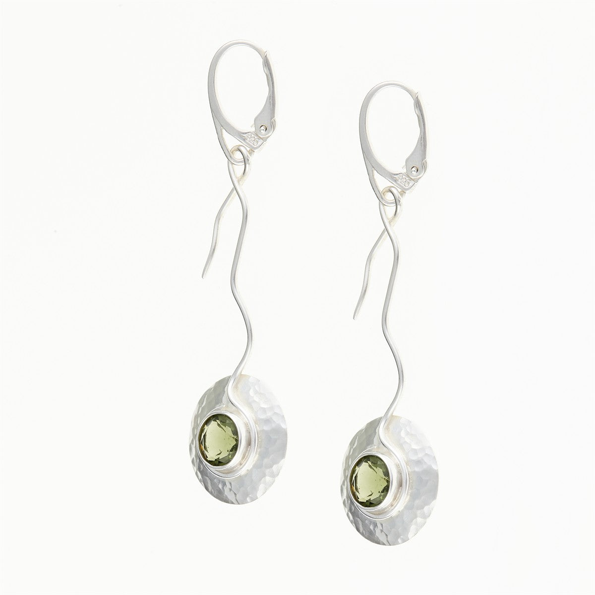 Silver earrings with moldavite MKU26-015