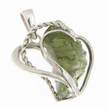 Ciondolo in argento con moldavite - cuore 10176