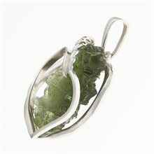 Ciondolo in argento con moldavite - cuore 10176