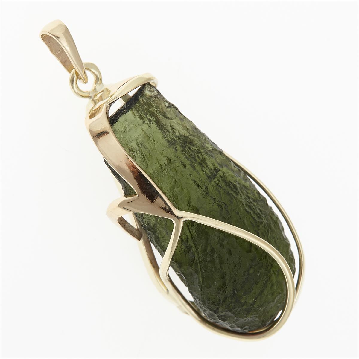 Golden pendant with a moldavite 10185