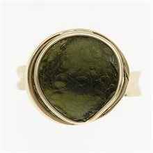Anello d'oro con moldavite 10204