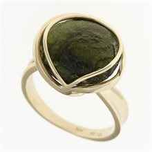 Anello d'oro con moldavite 10204