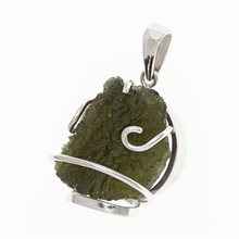Silver pendant with moldavite 10271
