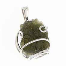 Silver pendant with moldavite 10271