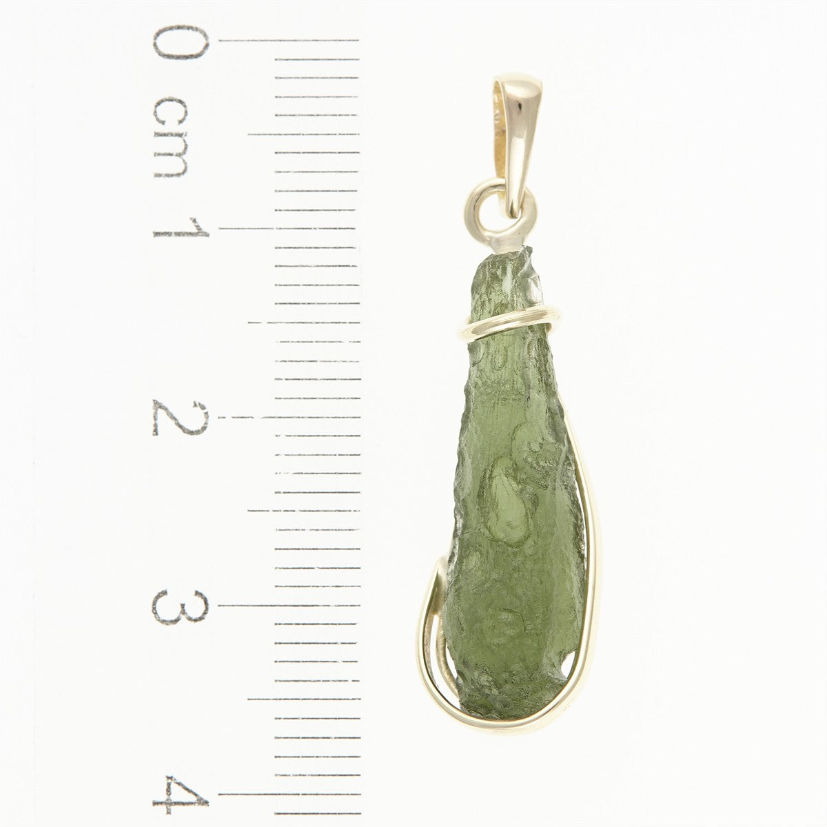 Golden pendant with a moldavite MS12519