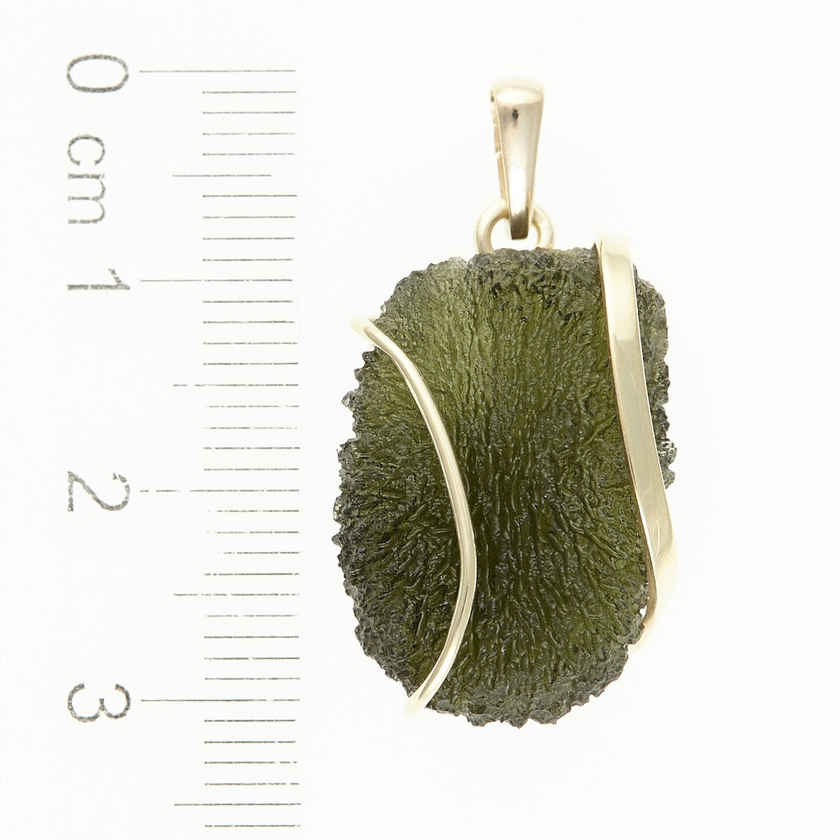 Golden pendant with a moldavite MS12529