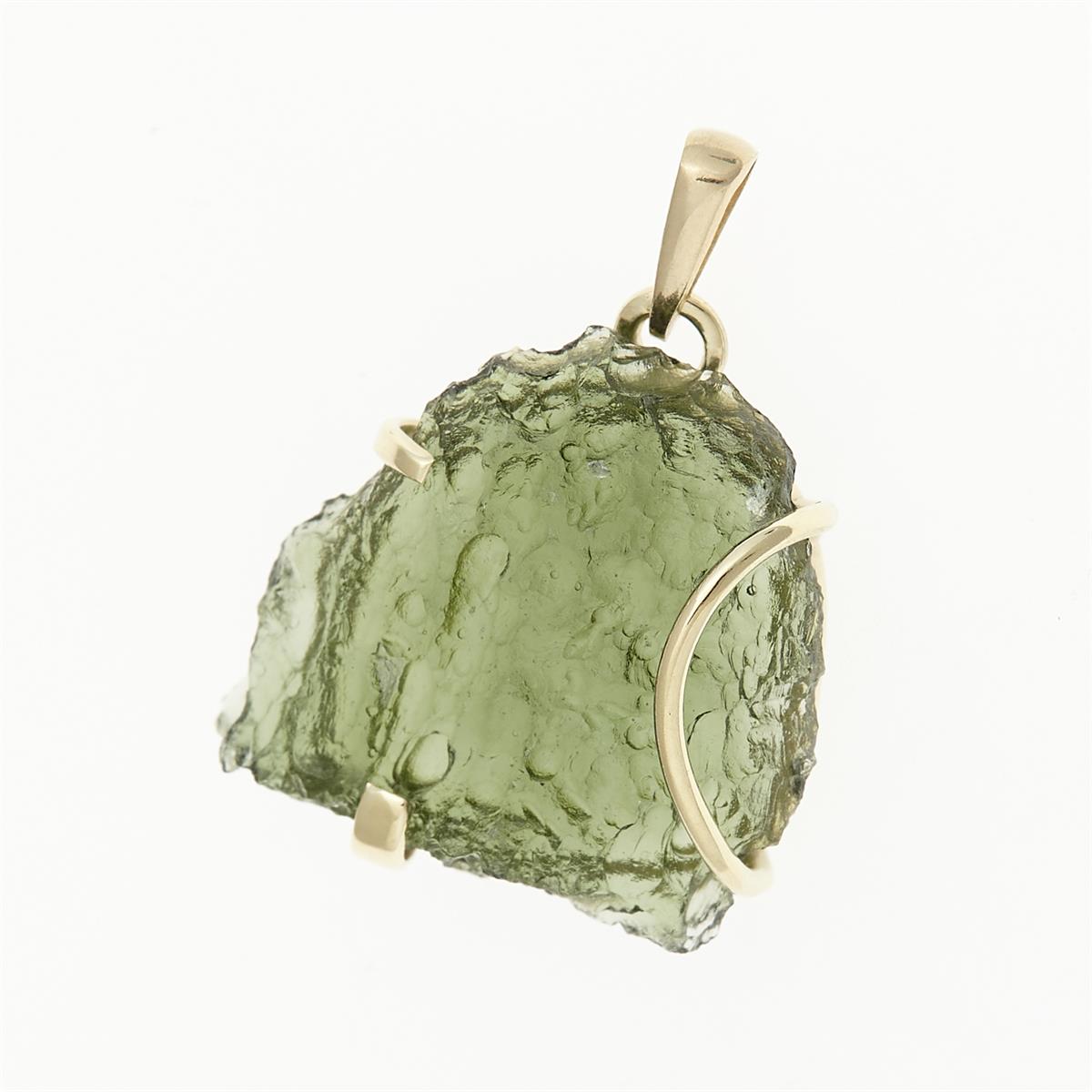 Golden pendant with a moldavite 1755-2