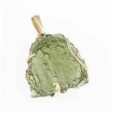 Golden pendant with a moldavite 1755-2