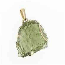 Golden pendant with a moldavite 1755-2