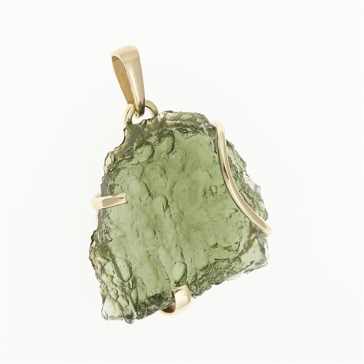 Golden pendant with a moldavite 1755-2