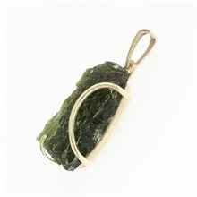 Golden pendant with a moldavite 1755-2