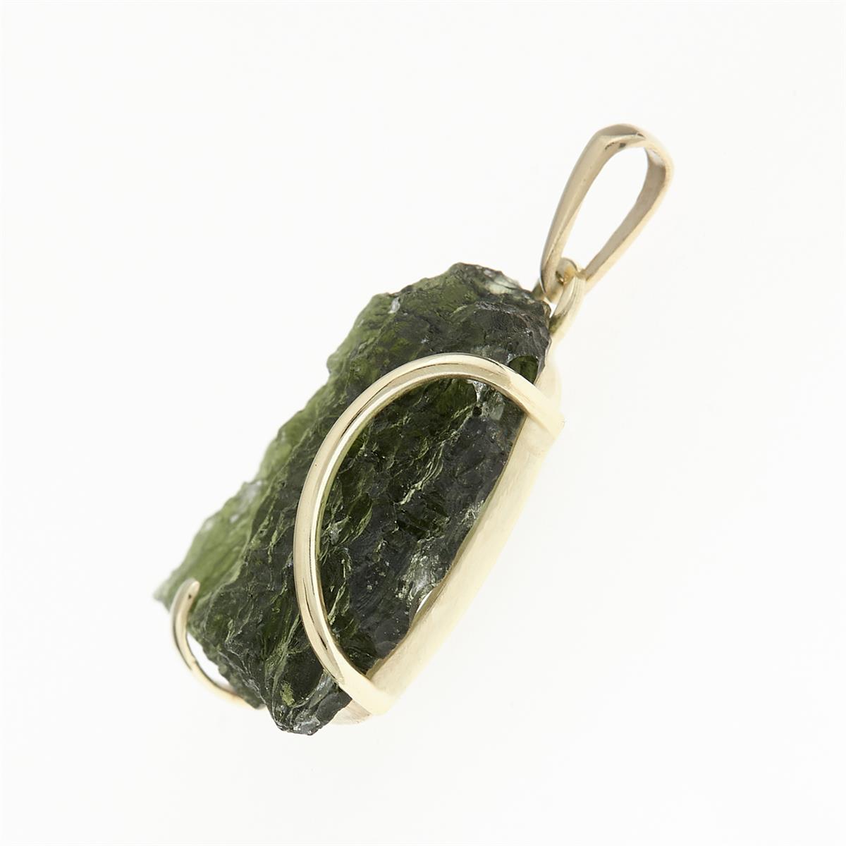 Golden pendant with a moldavite 1755-2