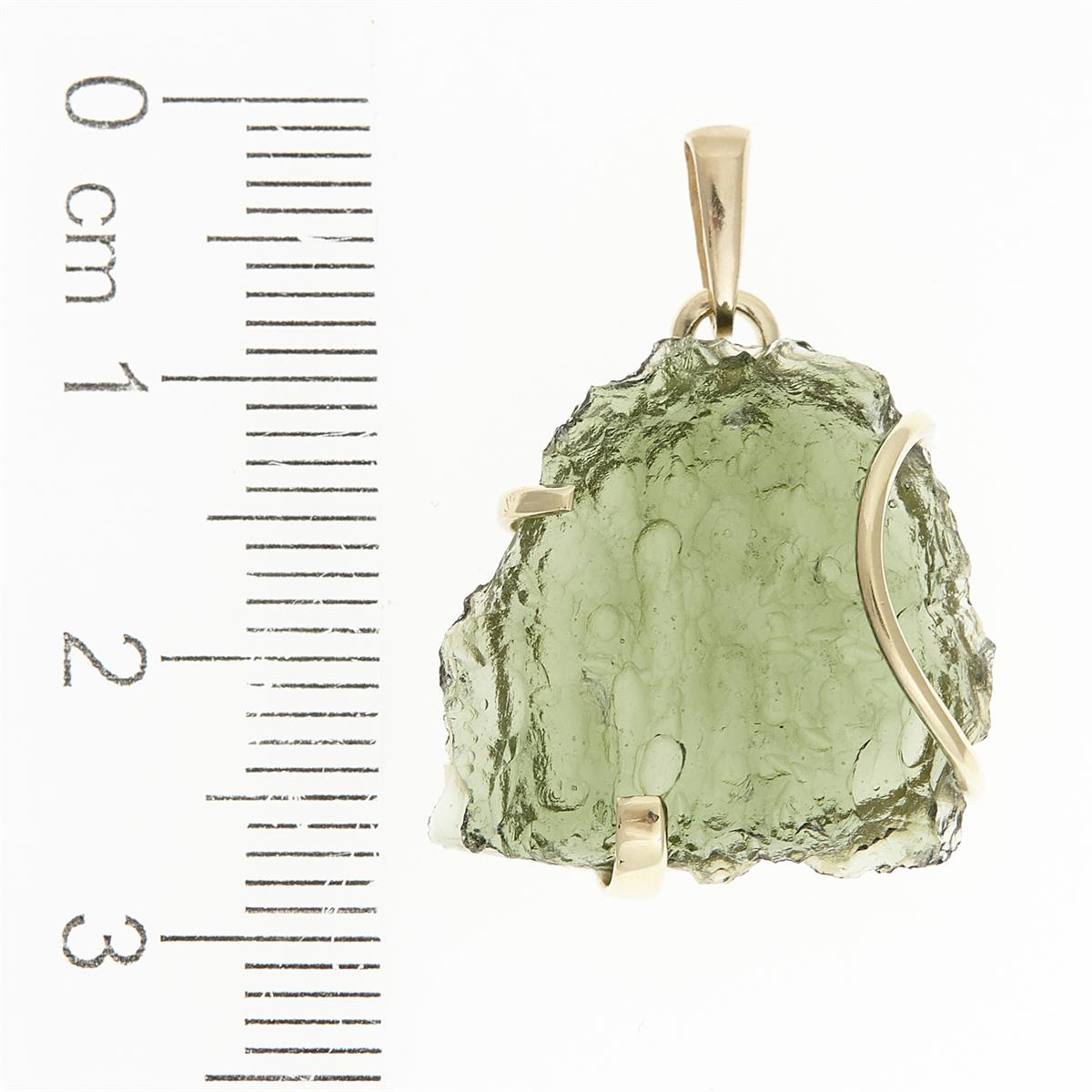 Golden pendant with a moldavite 1755-2