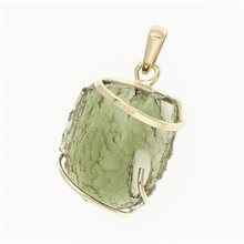 Golden pendant with a moldavite 1774-2