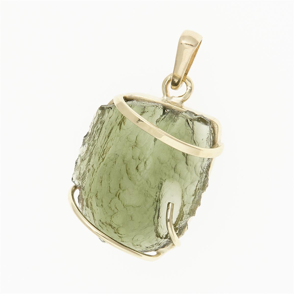 Golden pendant with a moldavite 1774-2