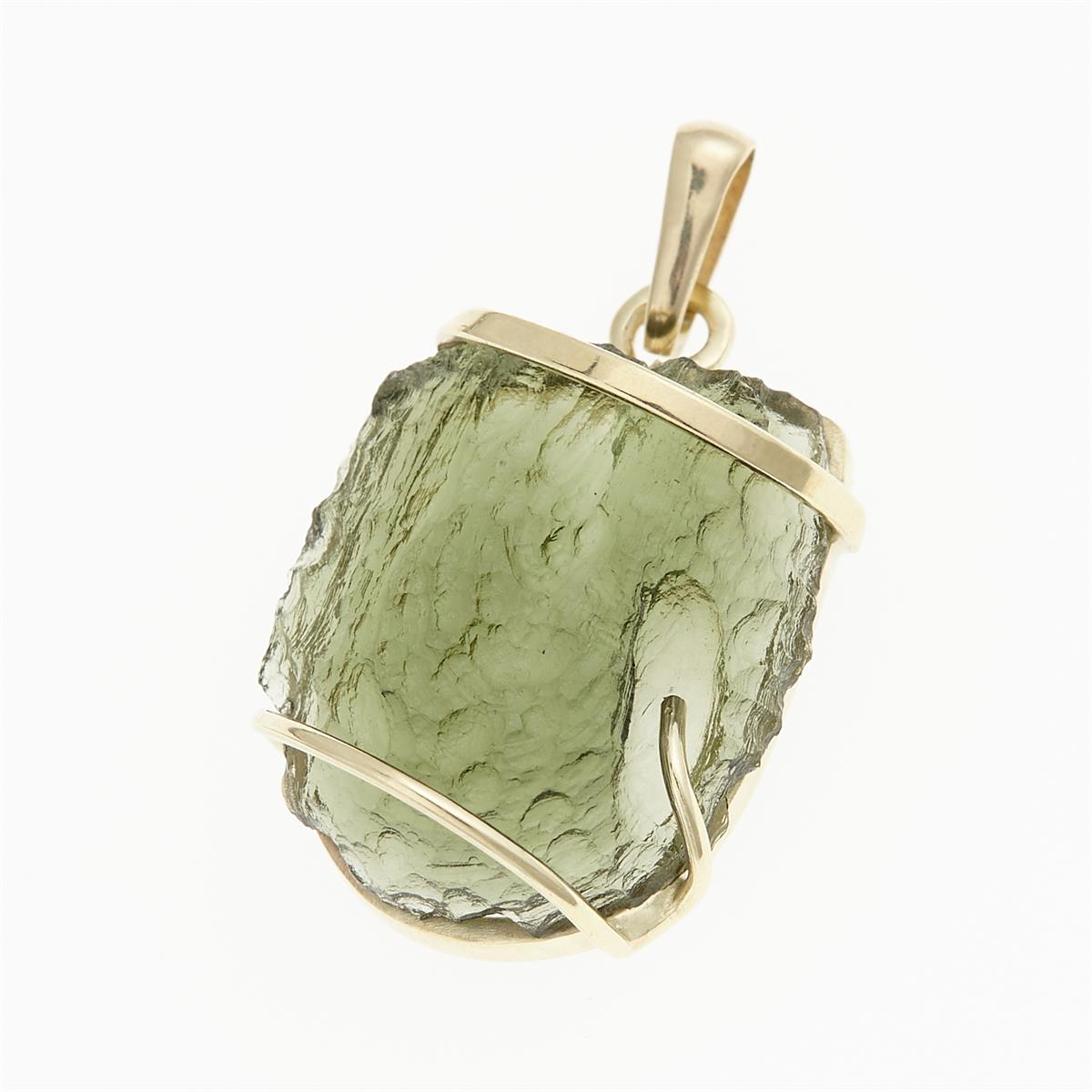 Golden pendant with a moldavite 1774-2