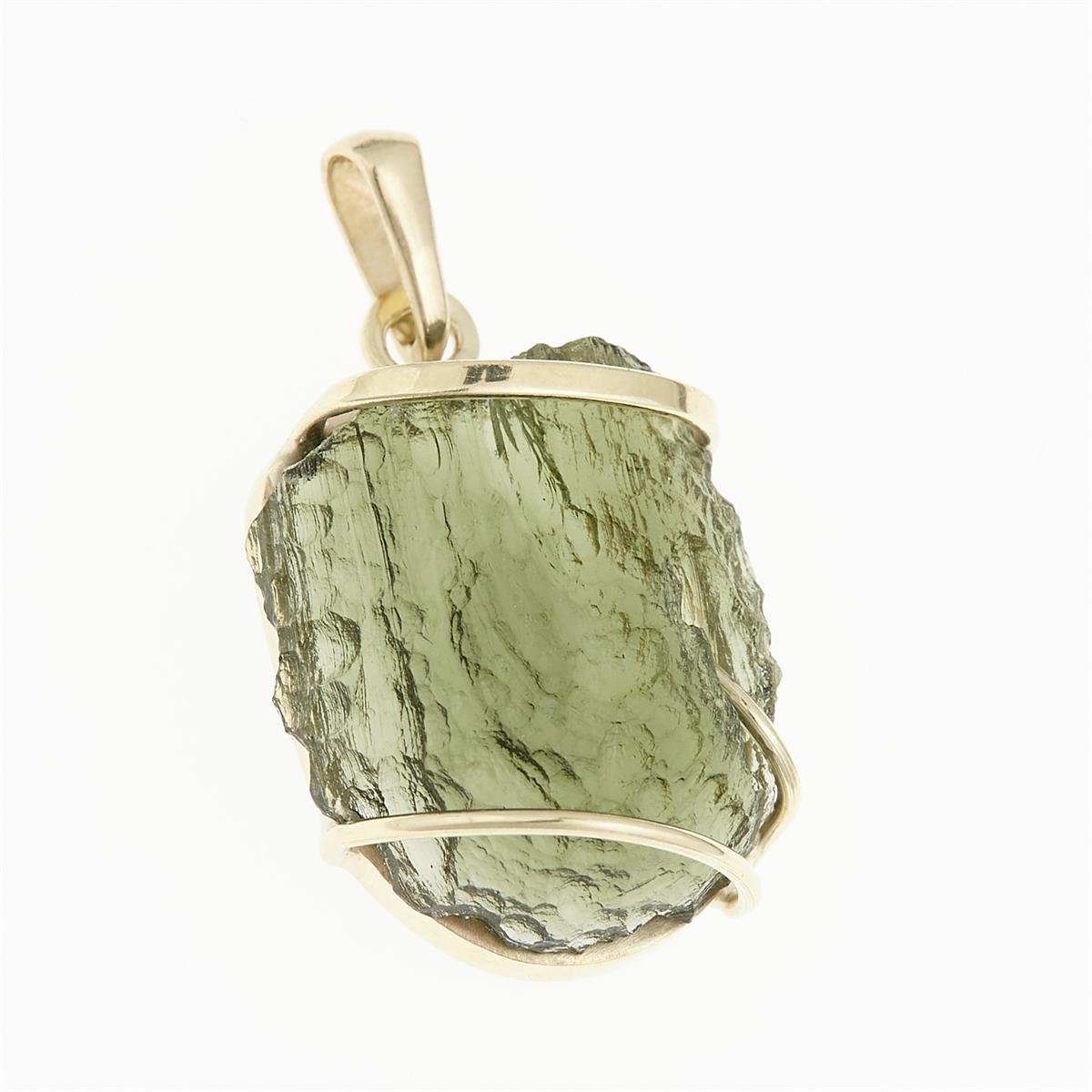 Golden pendant with a moldavite 1774-2