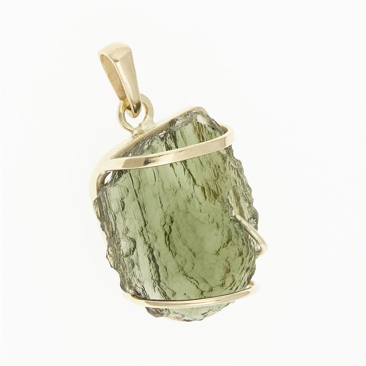 Golden pendant with a moldavite 1774-2