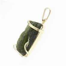 Golden pendant with a moldavite 1774-2