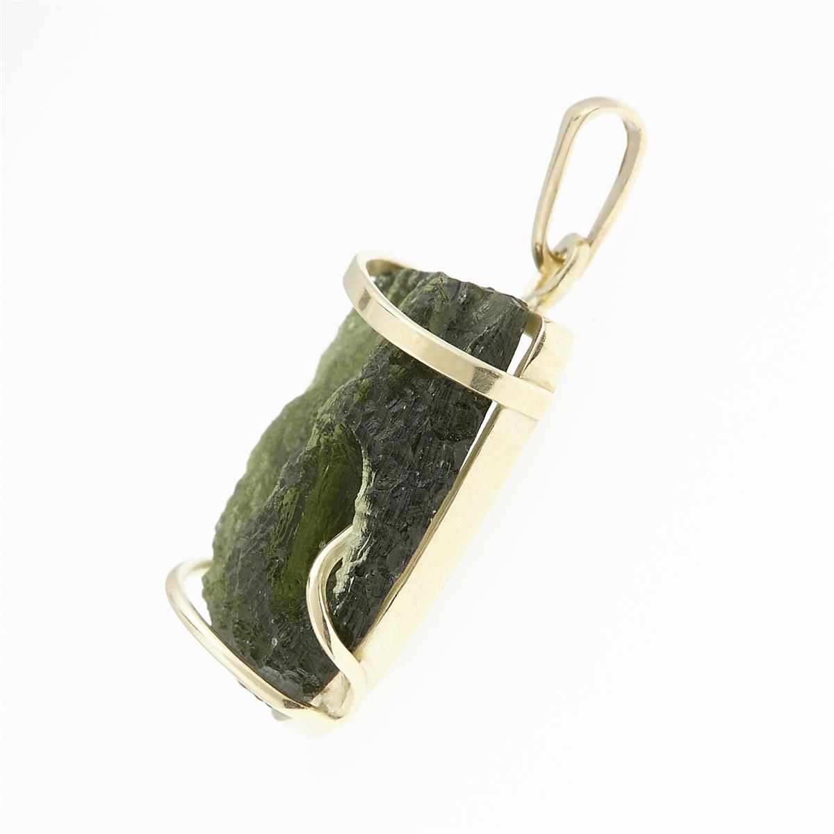 Golden pendant with a moldavite 1774-2