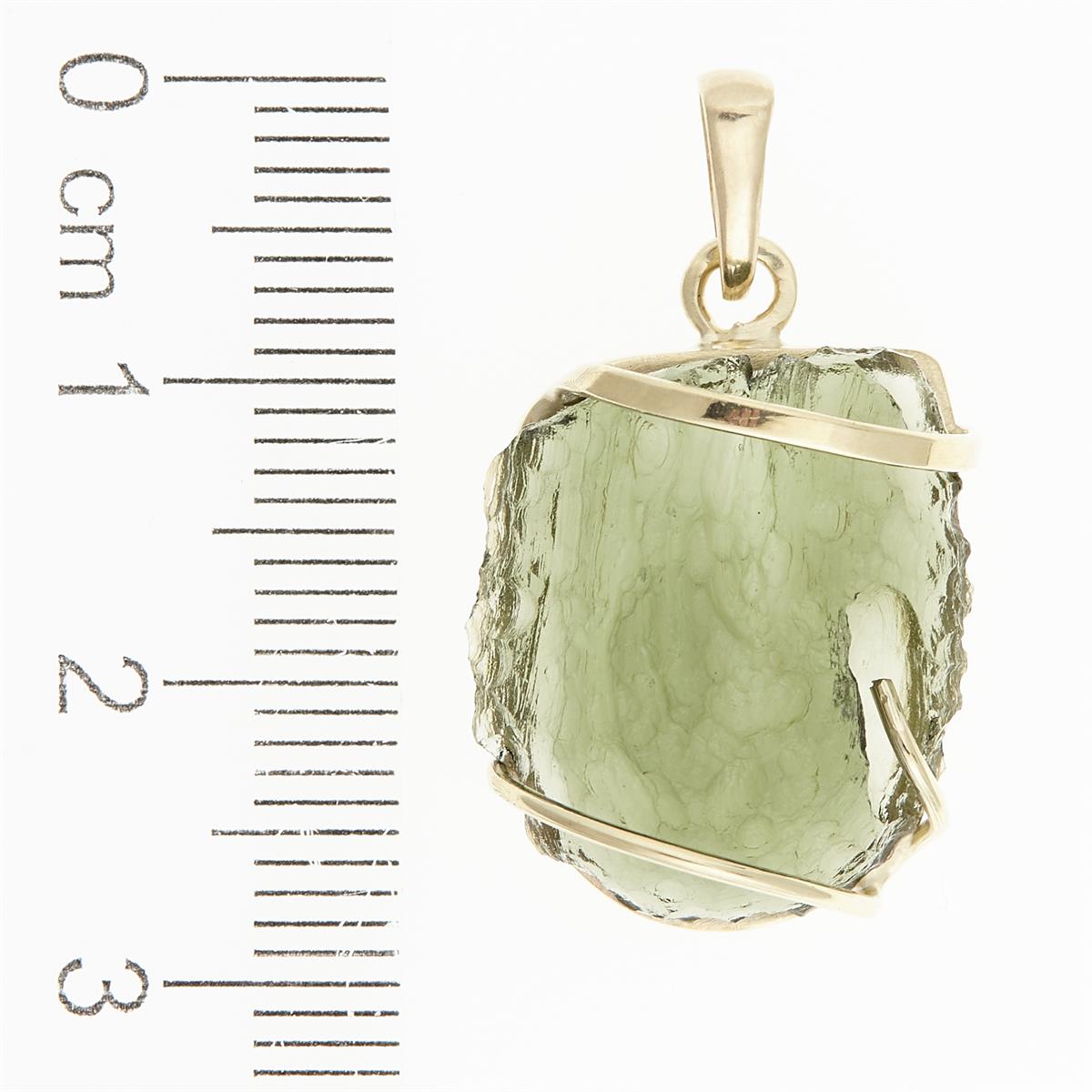 Golden pendant with a moldavite 1774-2
