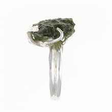 Anello in argento con pietra naturale moldavite 26-001