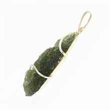 Golden pendant with a moldavite 26-002