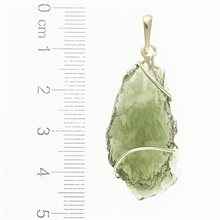 Golden pendant with a moldavite 26-002