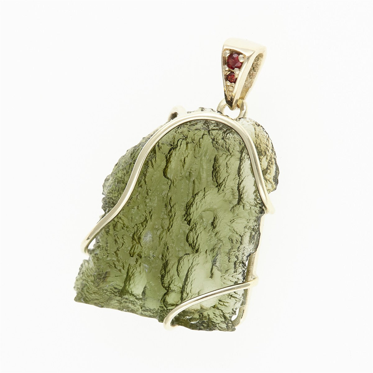 Golden pendant with a moldavite und garnets 26-011