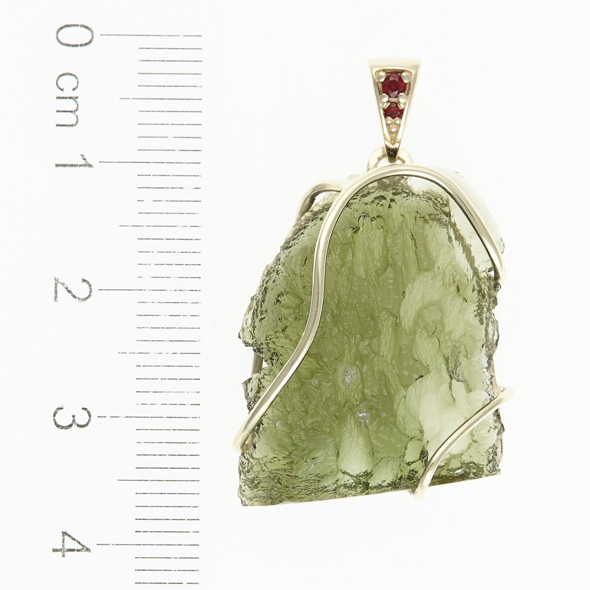 Golden pendant with a moldavite und garnets 26-011