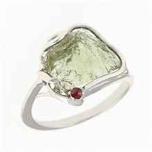 Anello in argento con pietra naturale moldavite 26-015