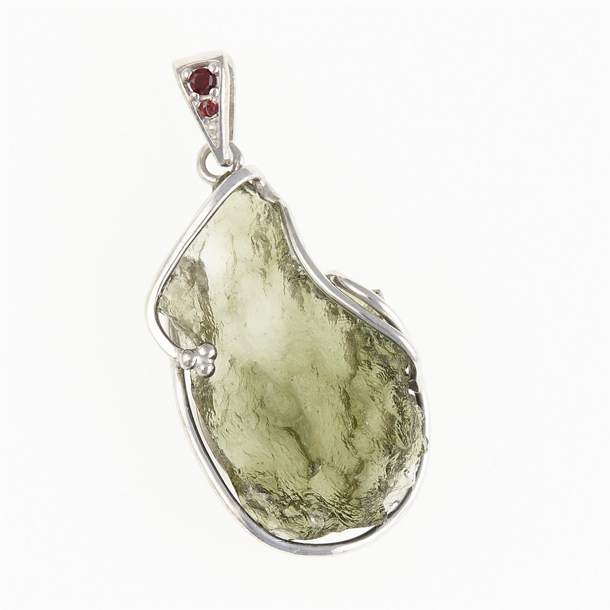 Silver pendant with a moldavite und garnets 26-019