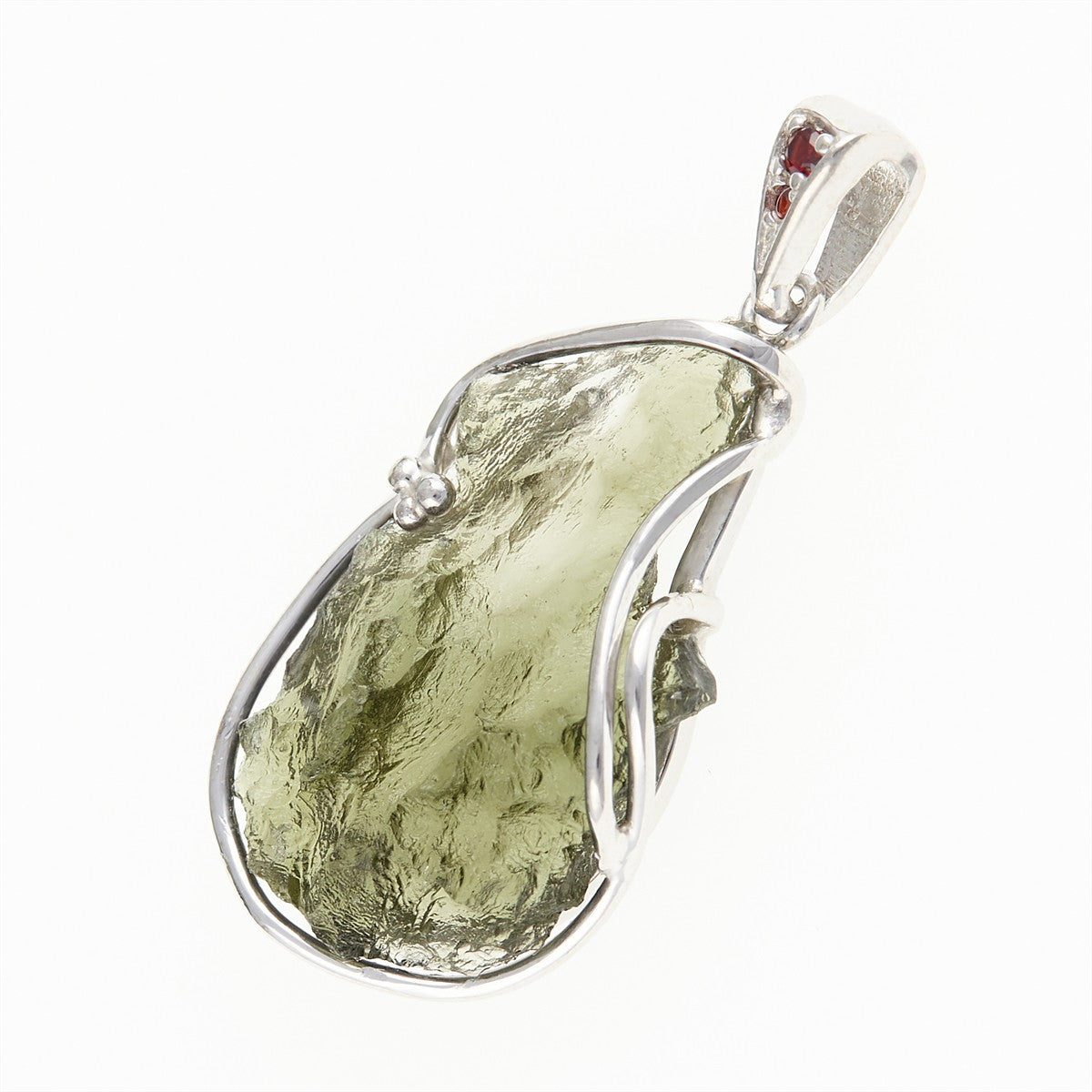 Silver pendant with a moldavite und garnets 26-019