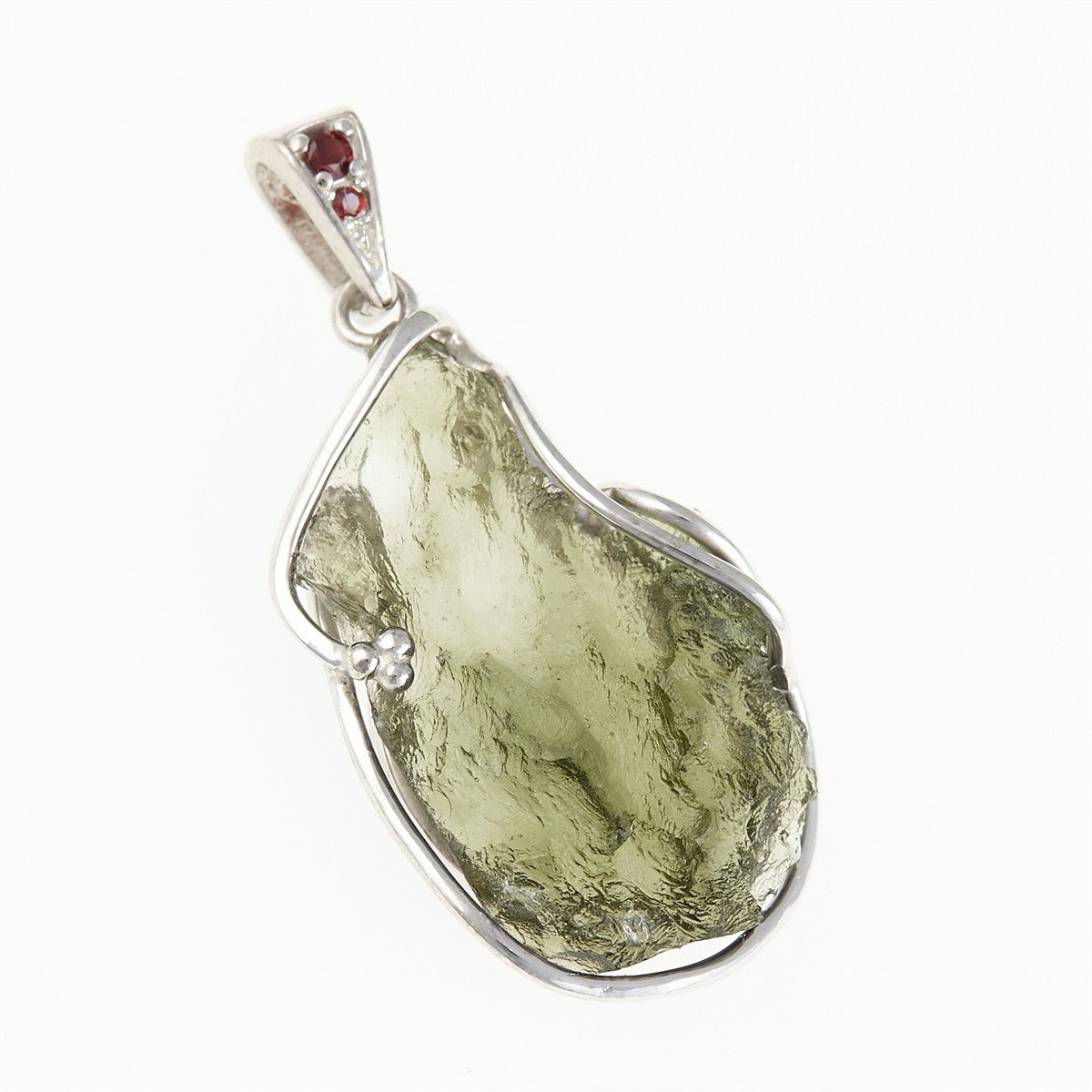 Silver pendant with a moldavite und garnets 26-019