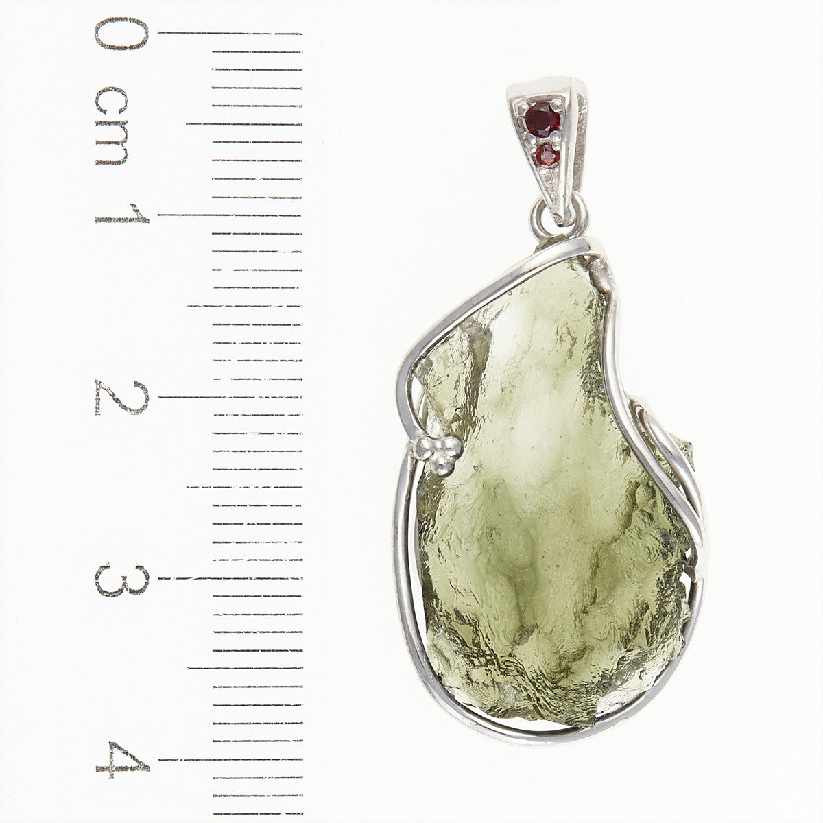 Silver pendant with a moldavite und garnets 26-019