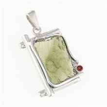 Ciondolo in argento con moldavite e granati 26-096