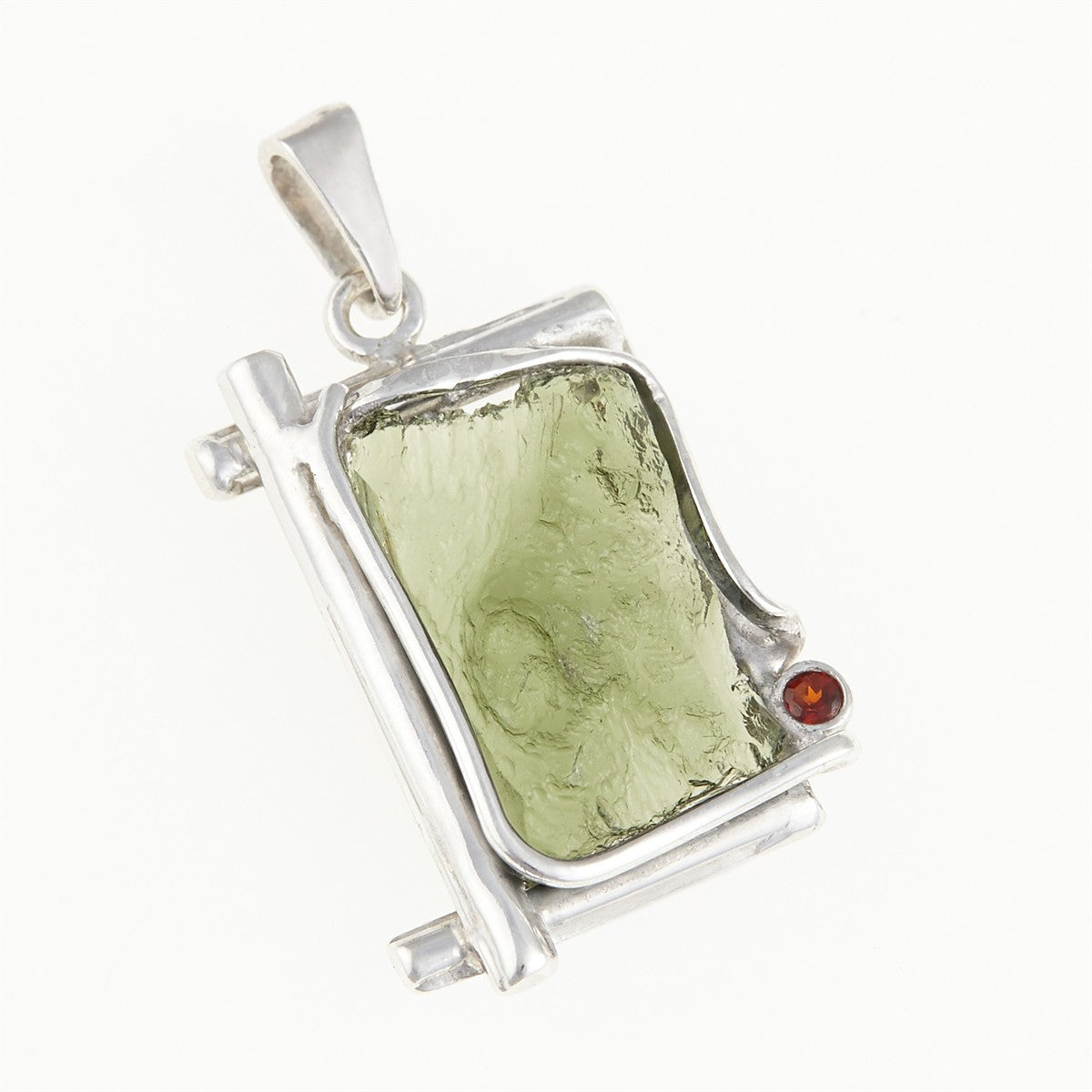 Silver pendant with a moldavite und garnets 26-096