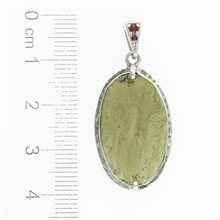Ciondolo in argento con moldavite e granati 26-211
