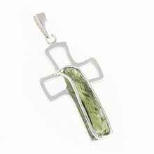 Ciondolo in argento con moldavite - croce - 26-231