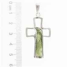 Ciondolo in argento con moldavite - croce - 26-231