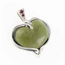 Ciondolo in argento con moldavite e granati - cuore 26-257